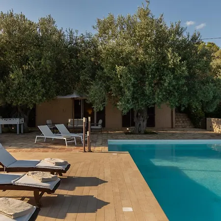 Villa Helorus - Gioi Con Piscina Noto