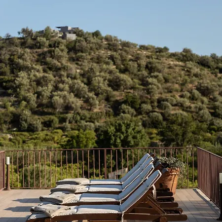 Helorus - Gioi Con Piscina
