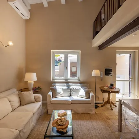 Villa Helorus - Gioi Con Piscina Noto