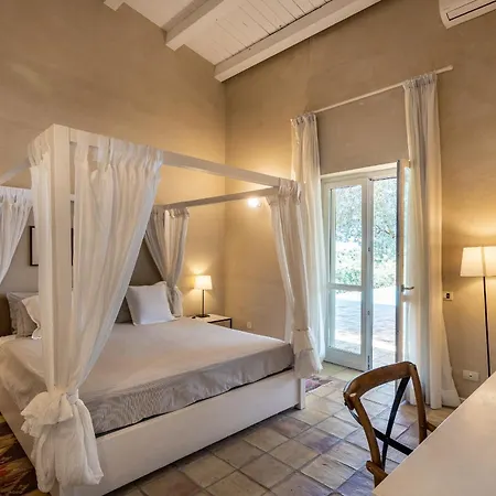 Villa Helorus - Gioi Con Piscina *