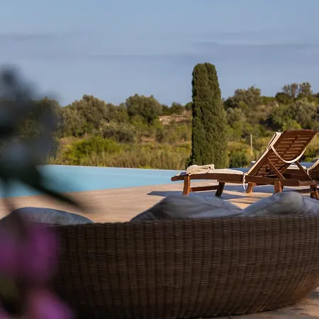 Helorus - Gioi Con Piscina Noto